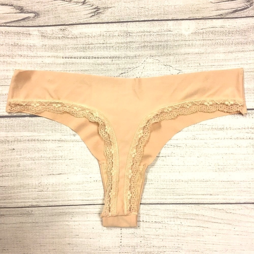 Laundry by Shelli Seagul Women’s Panties Lace Trimmed Beige Thong SIZE Small NEW